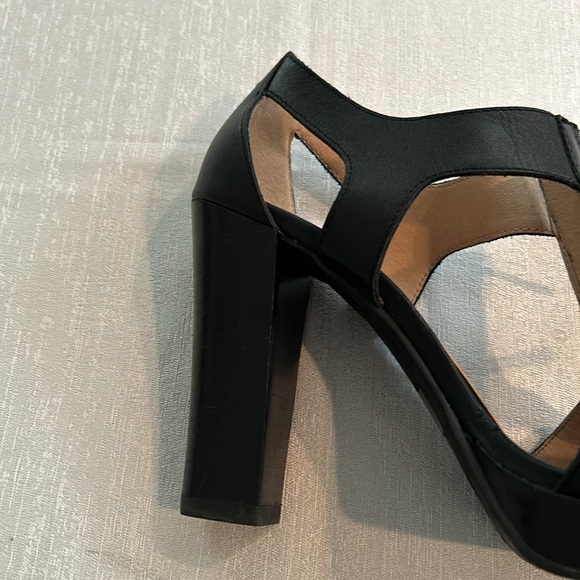 Moda Spana Women’s Chunky Heeled Shoes w/ Golden Zipper Size 7.5 Like brand new - Picture 3 of 14